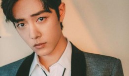 肖战吃瓜中大笑