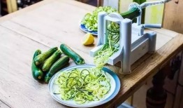 当面吃瓜小说,当红小生与神秘瓜农的甜蜜邂逅