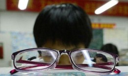 吃瓜洗眼睛高考,高考备考新风尚