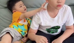 家有萌娃吃瓜,欢乐吃瓜日常