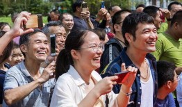 农村365吃瓜比赛,瓜农们的欢乐盛宴