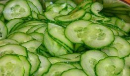 夏季吃瓜别扔皮,吃瓜不弃皮，美味与营养双丰收